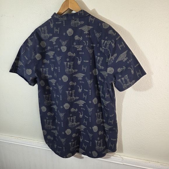 Star Wars Mens Button Up Shirt XL Navy Blue All Over Print Spaceships Casual Sho - Picture 8 of 11